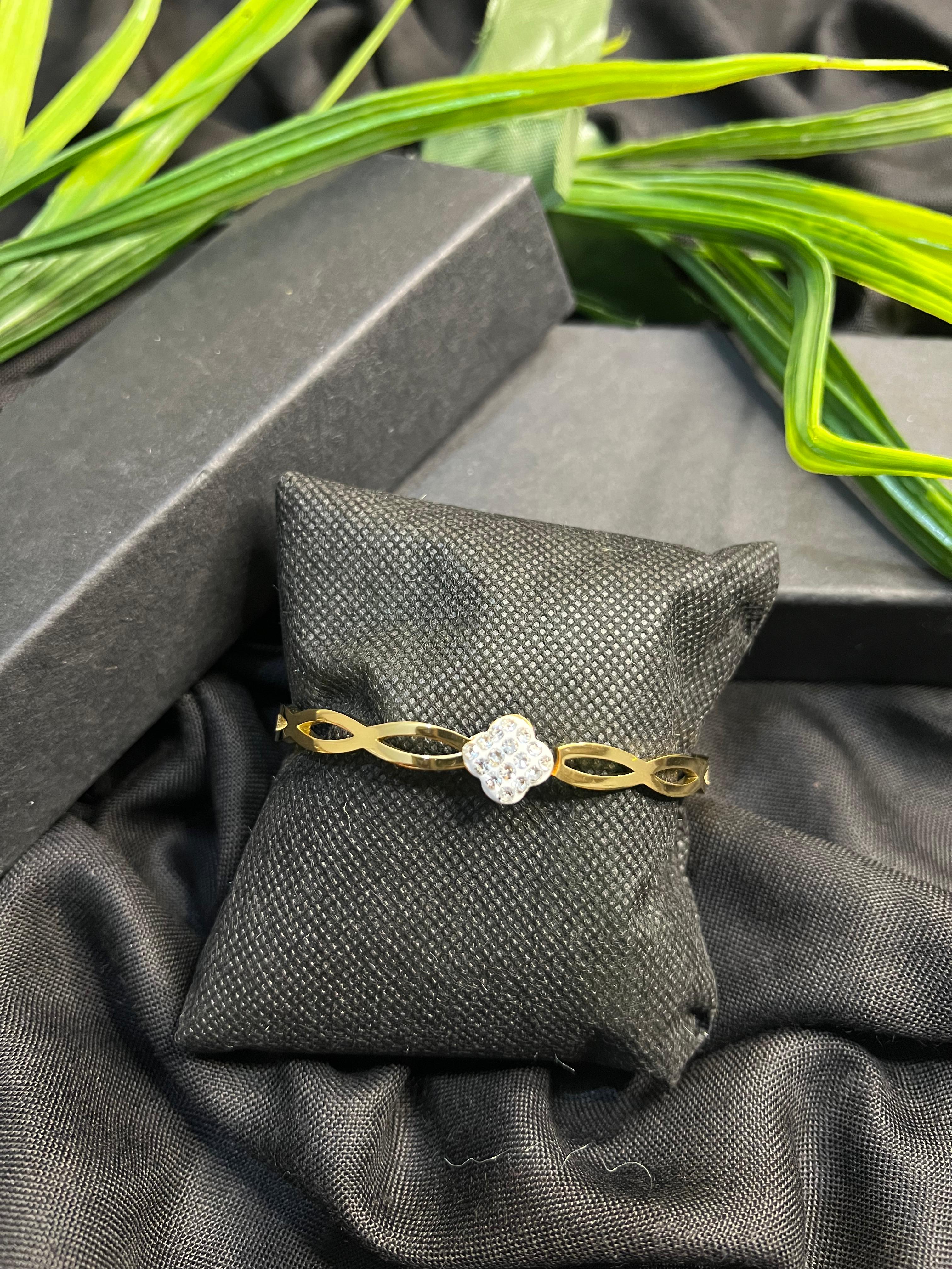 PREMIUM FLOWER BRACELET