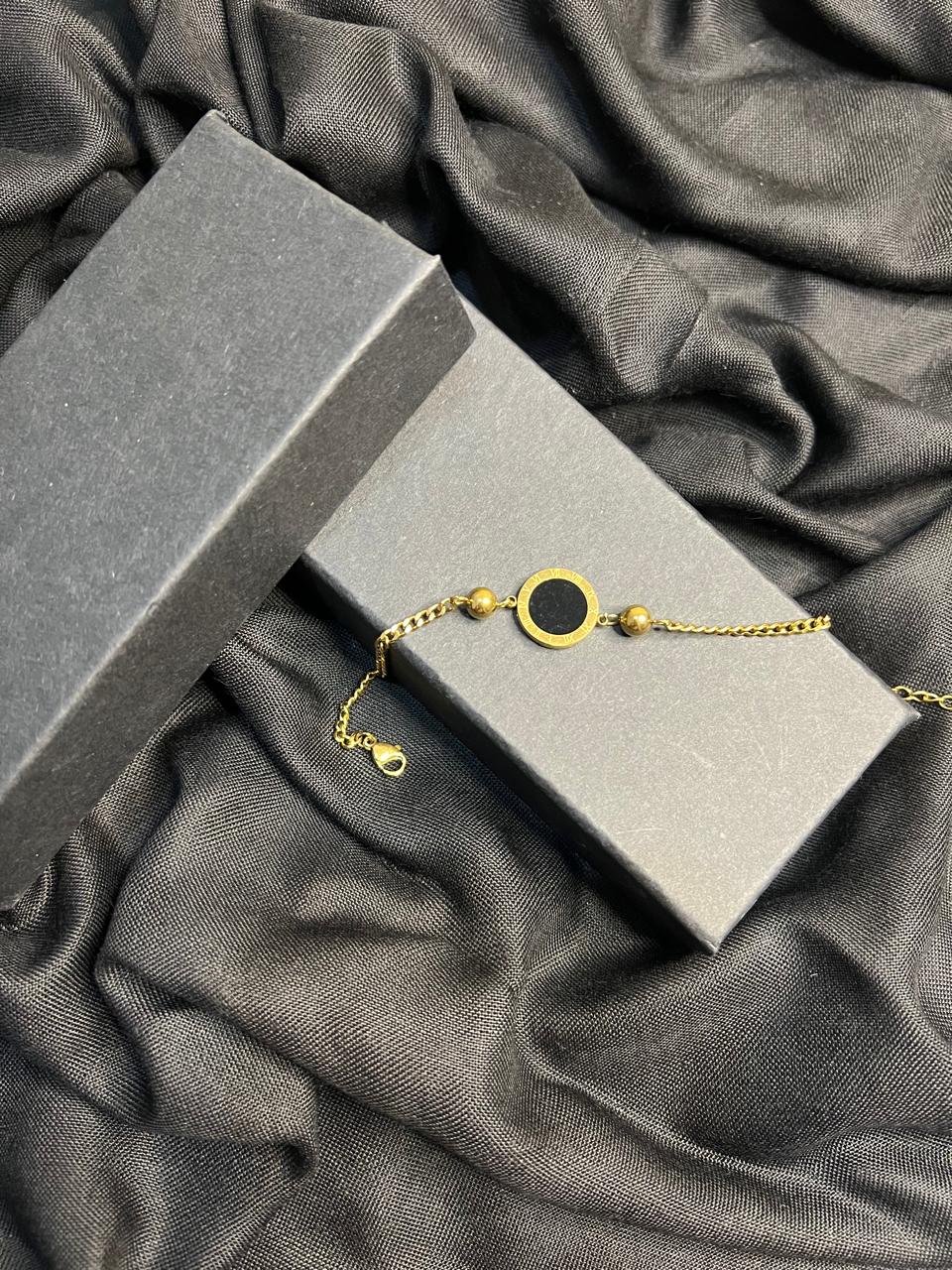 BLACK CIRCLE GOLDEN BRACELET
