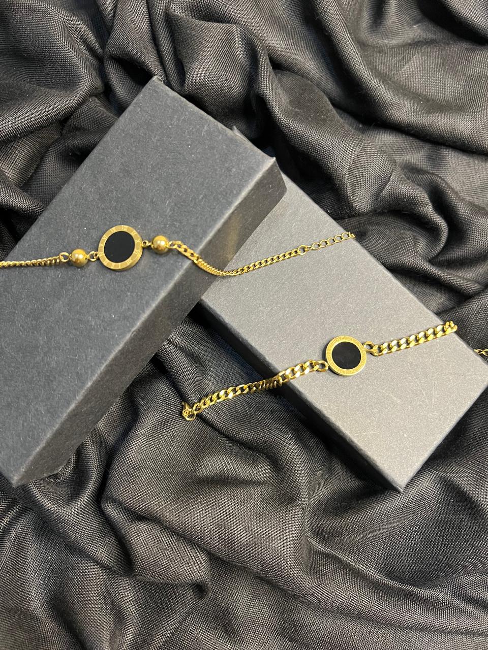 BLACK CIRCLE GOLDEN BRACELET