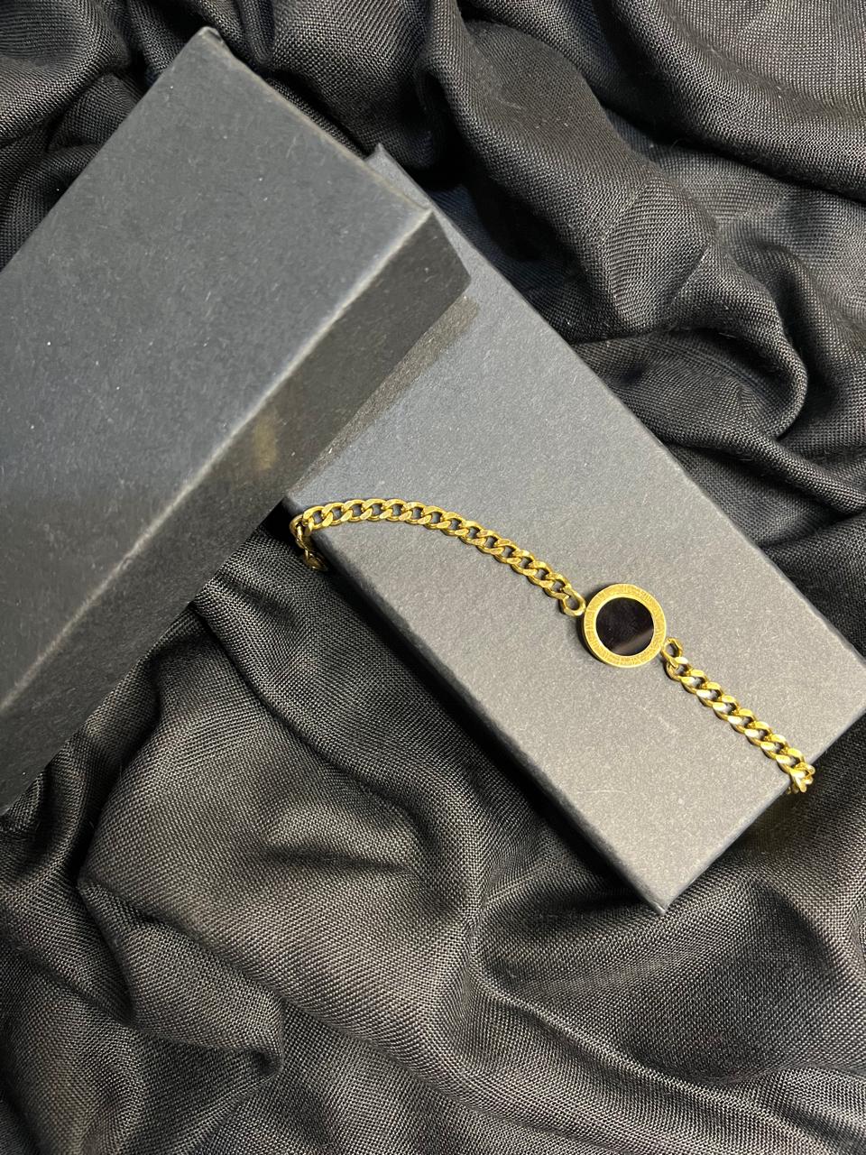 BLACK CIRCLE GOLDEN BRACELET