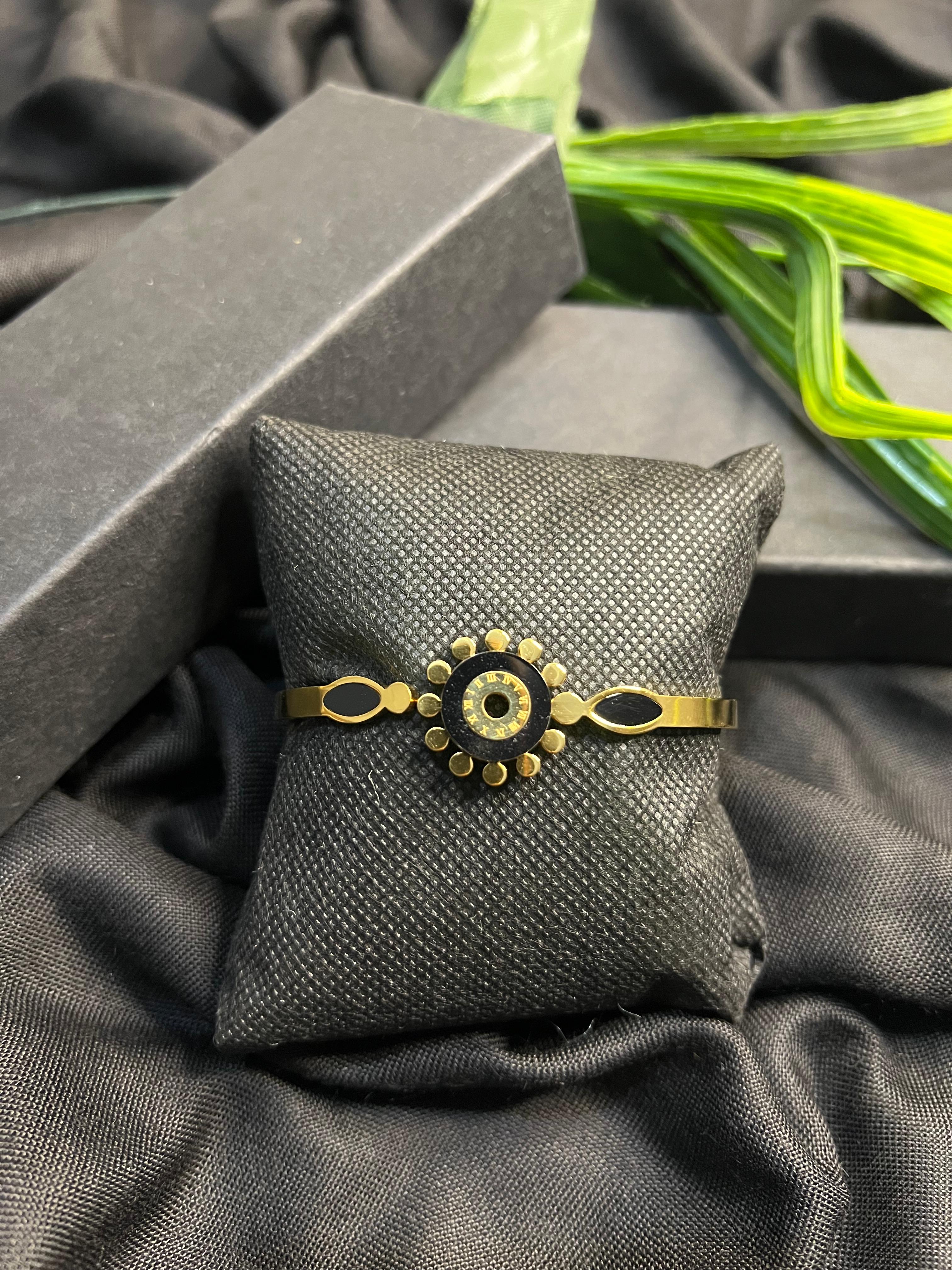 PREMIUM FLOWER GOLDEN BRACELET