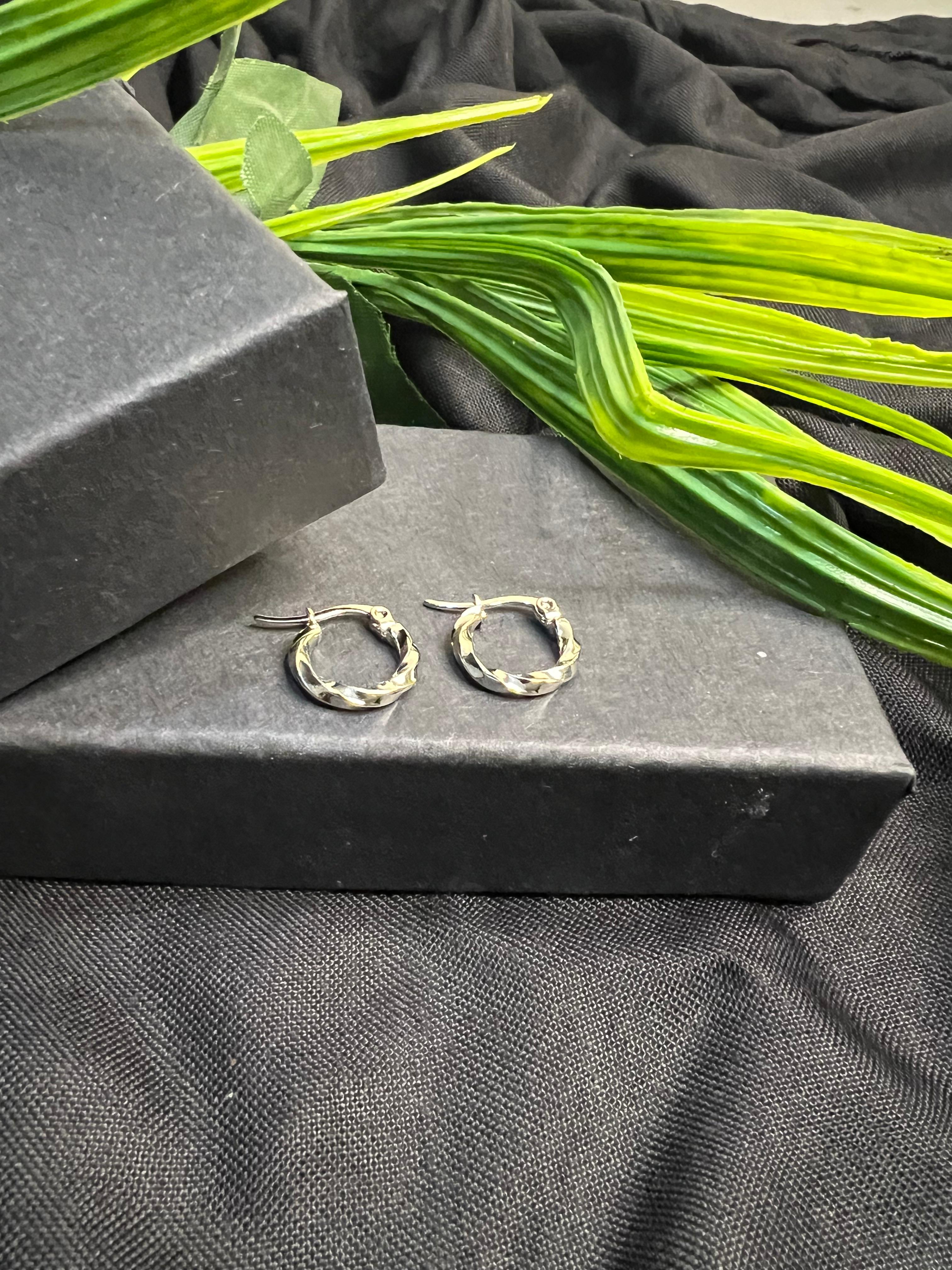 ELEGANT GOLD STAINLESS STEEL EARING