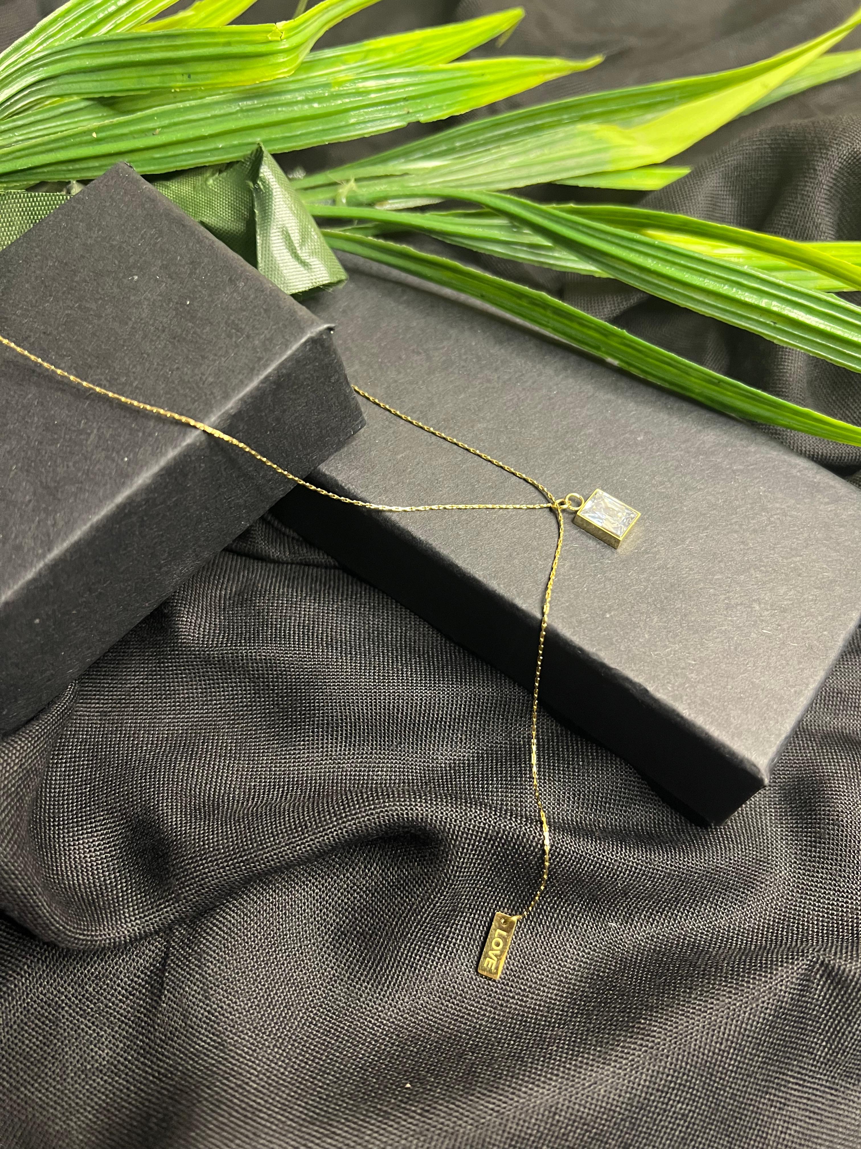 ELEGANT SQUARE PENDANT