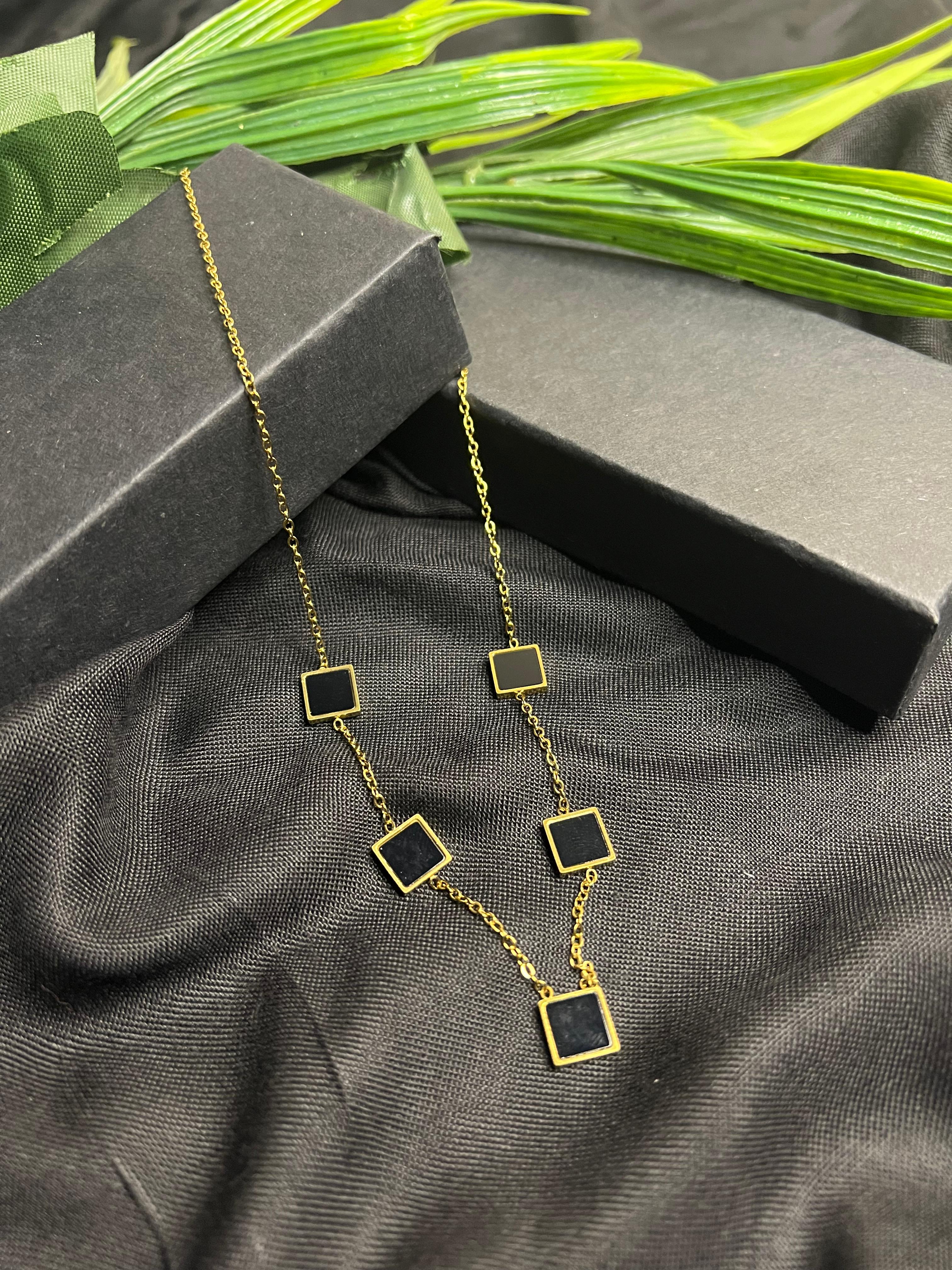 BLACK SQUARE PENDANT