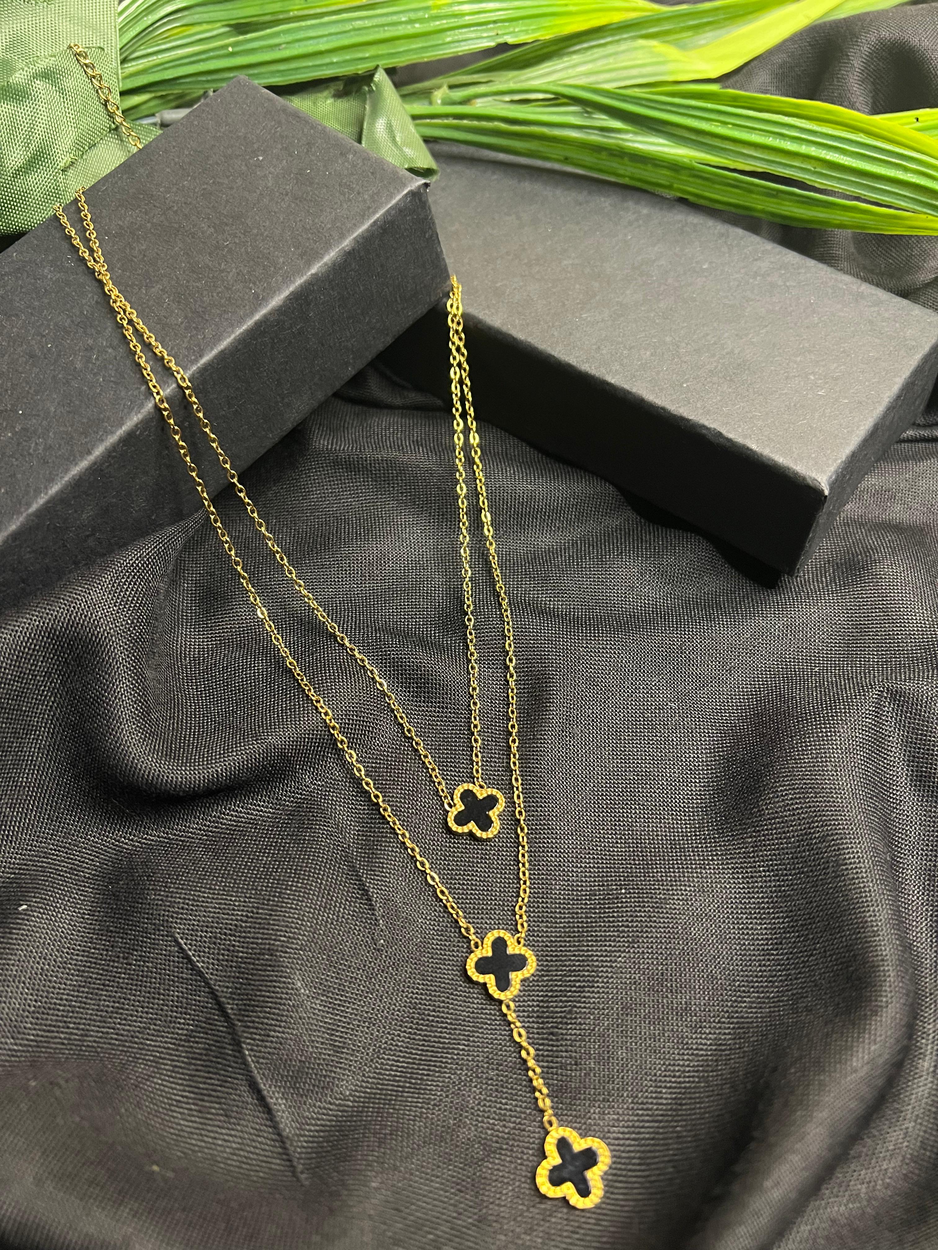 THREE FLOWERS PENDNT