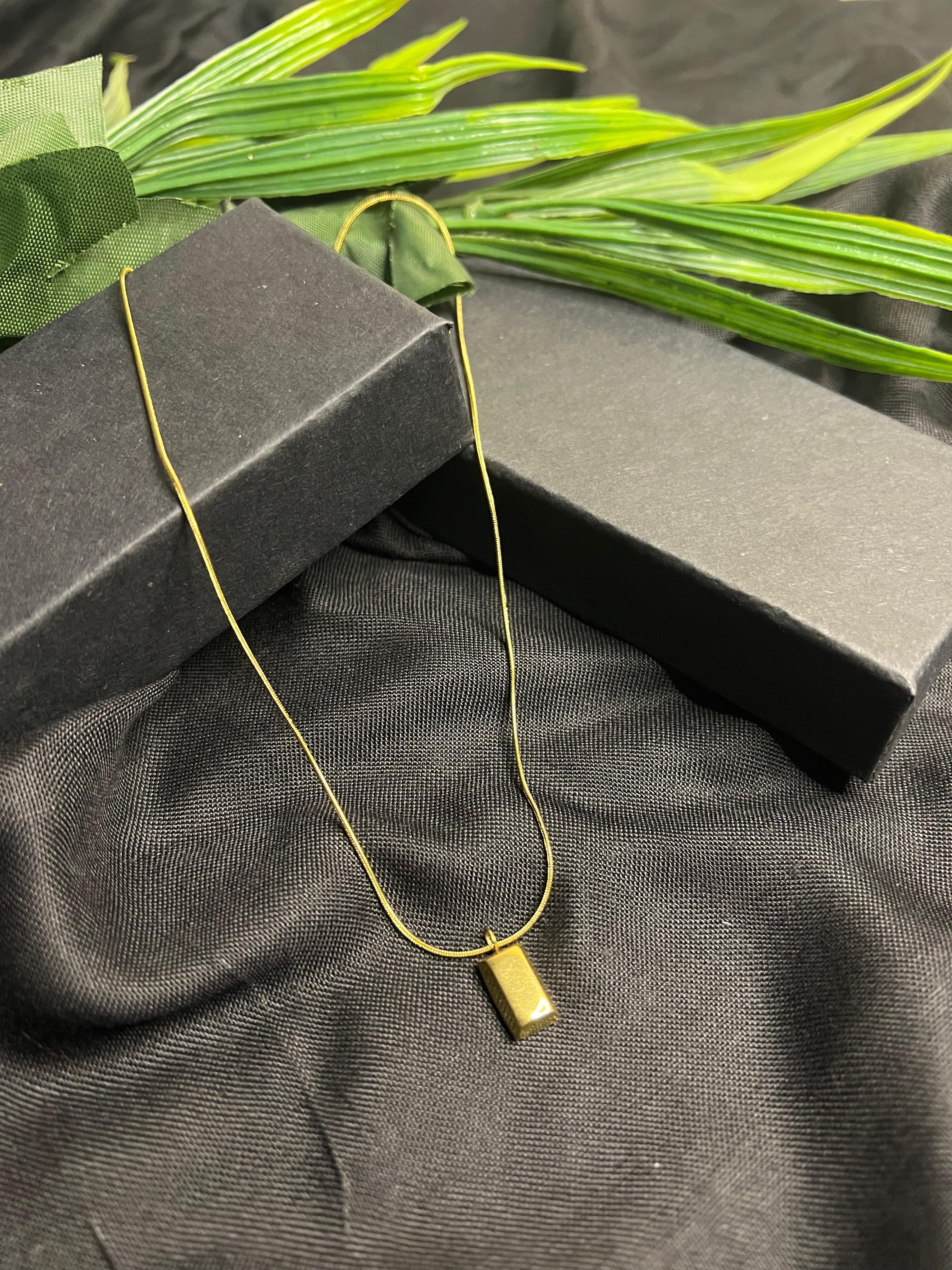 ELEGANT GOLDEN PENDANT