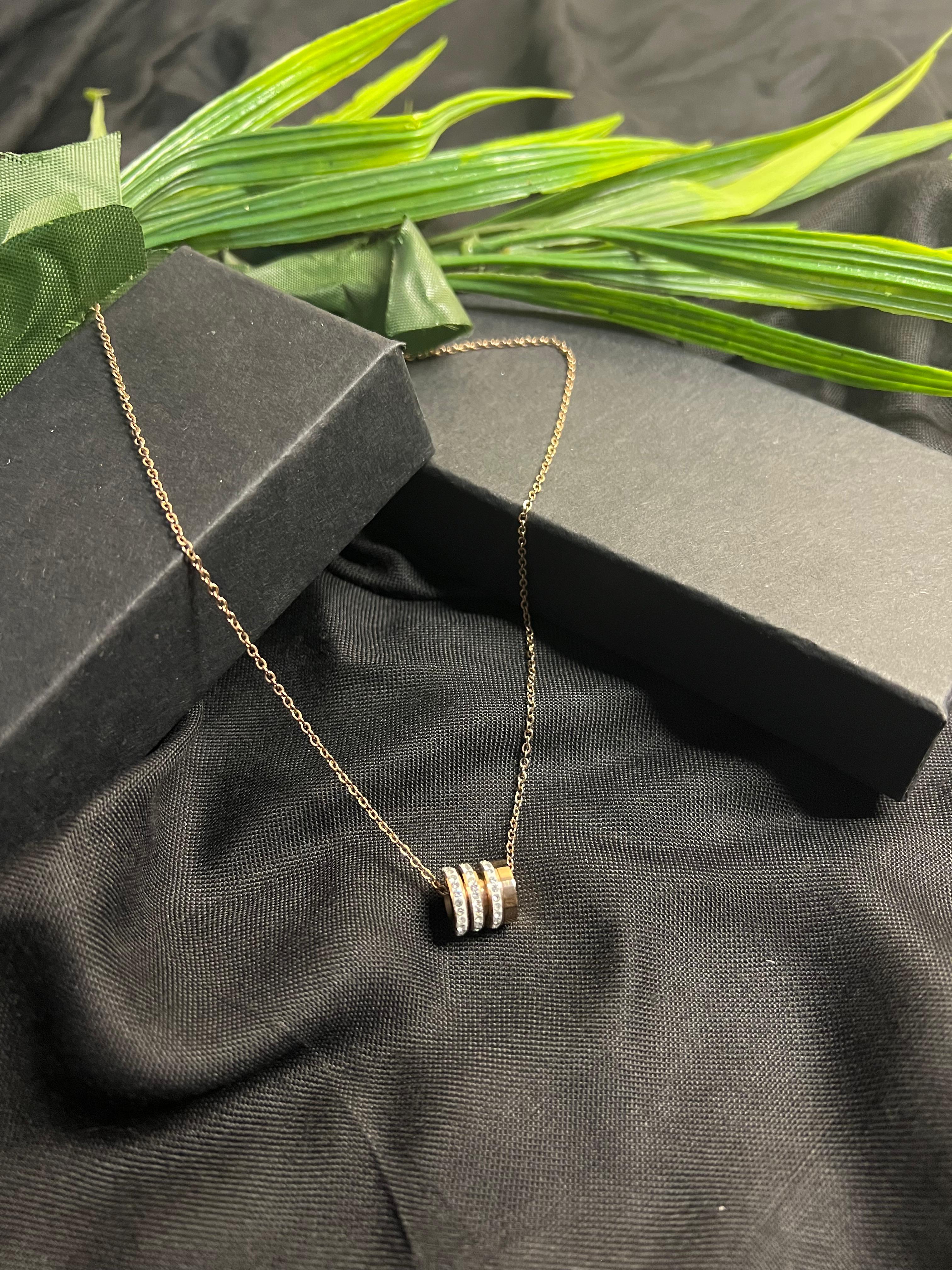 ELEGANT GOLDEN PENDANT