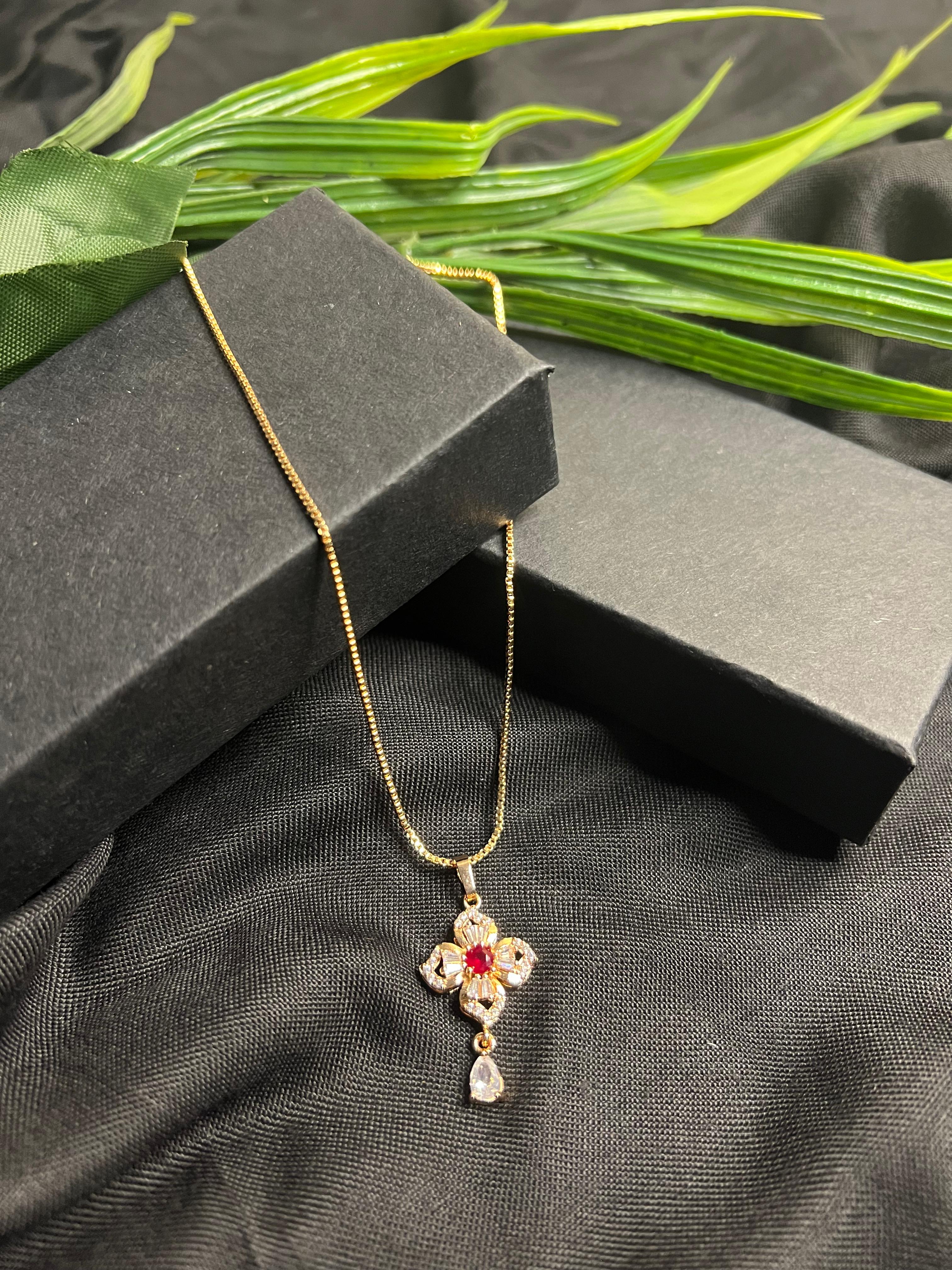 ELEGANT FLOWER PENDANT