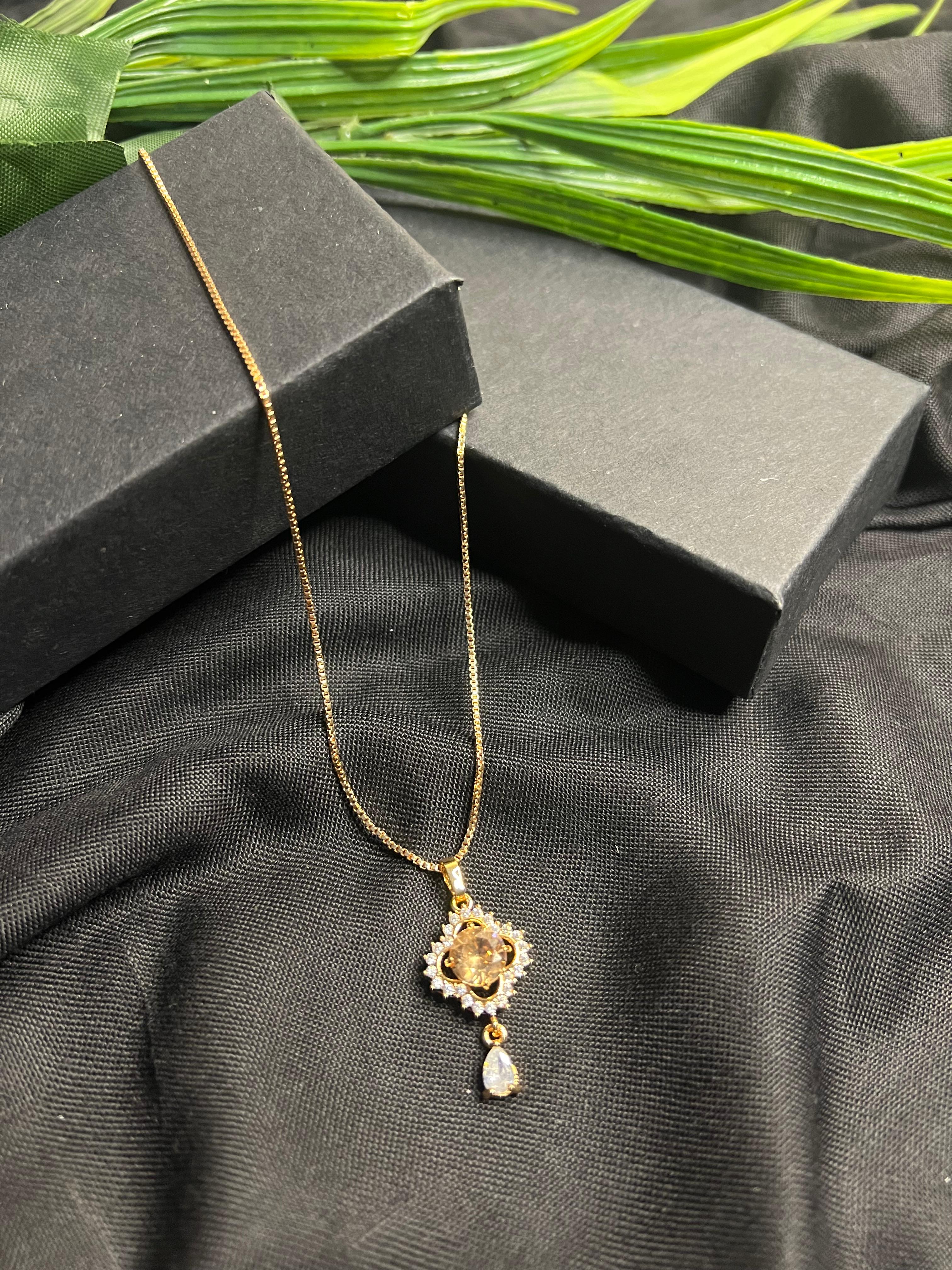 ELEGANT GOLDEN FLOWER PENDANT