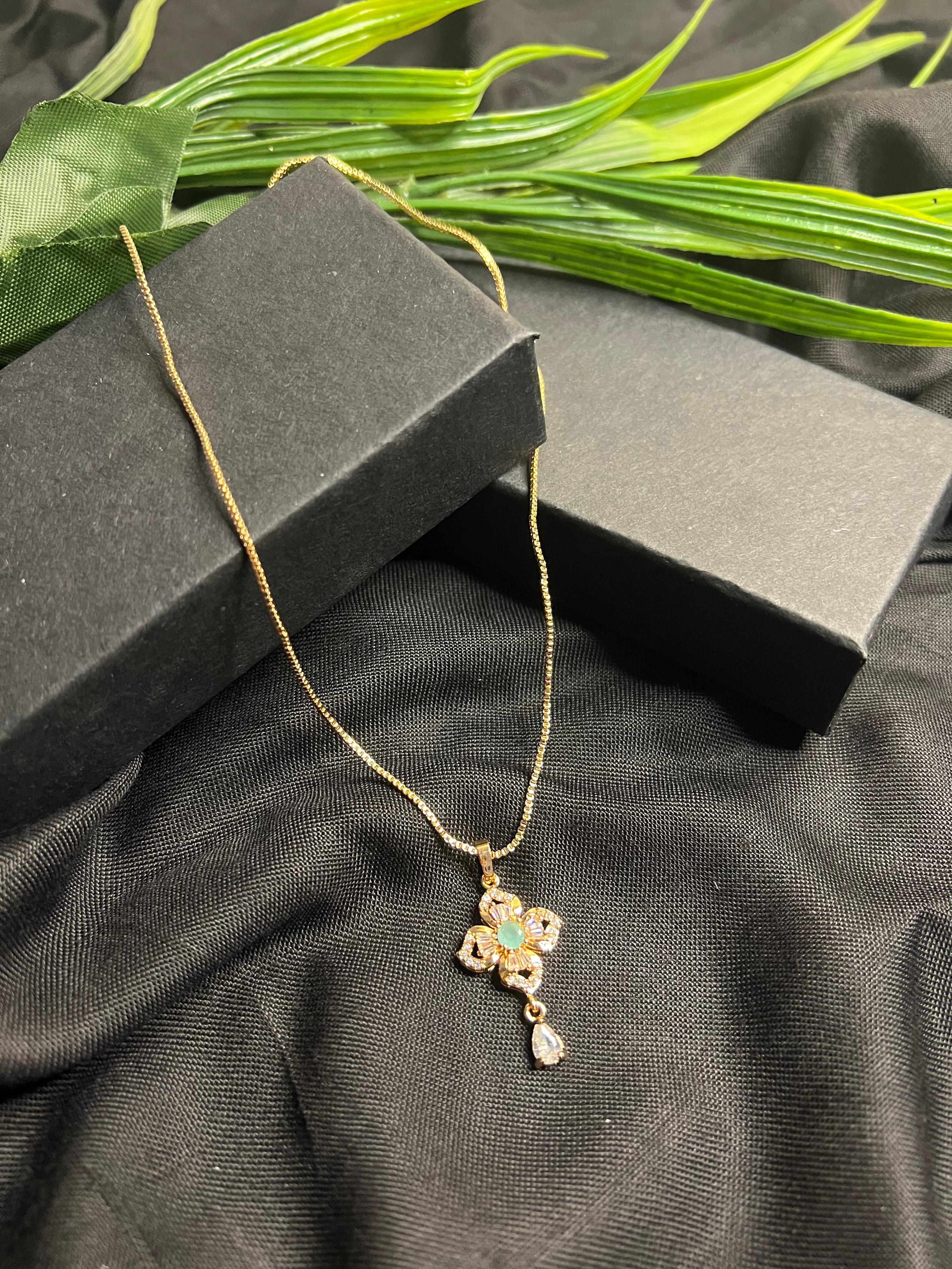 ELEGANT GOLDEN FLOWER PENDANT