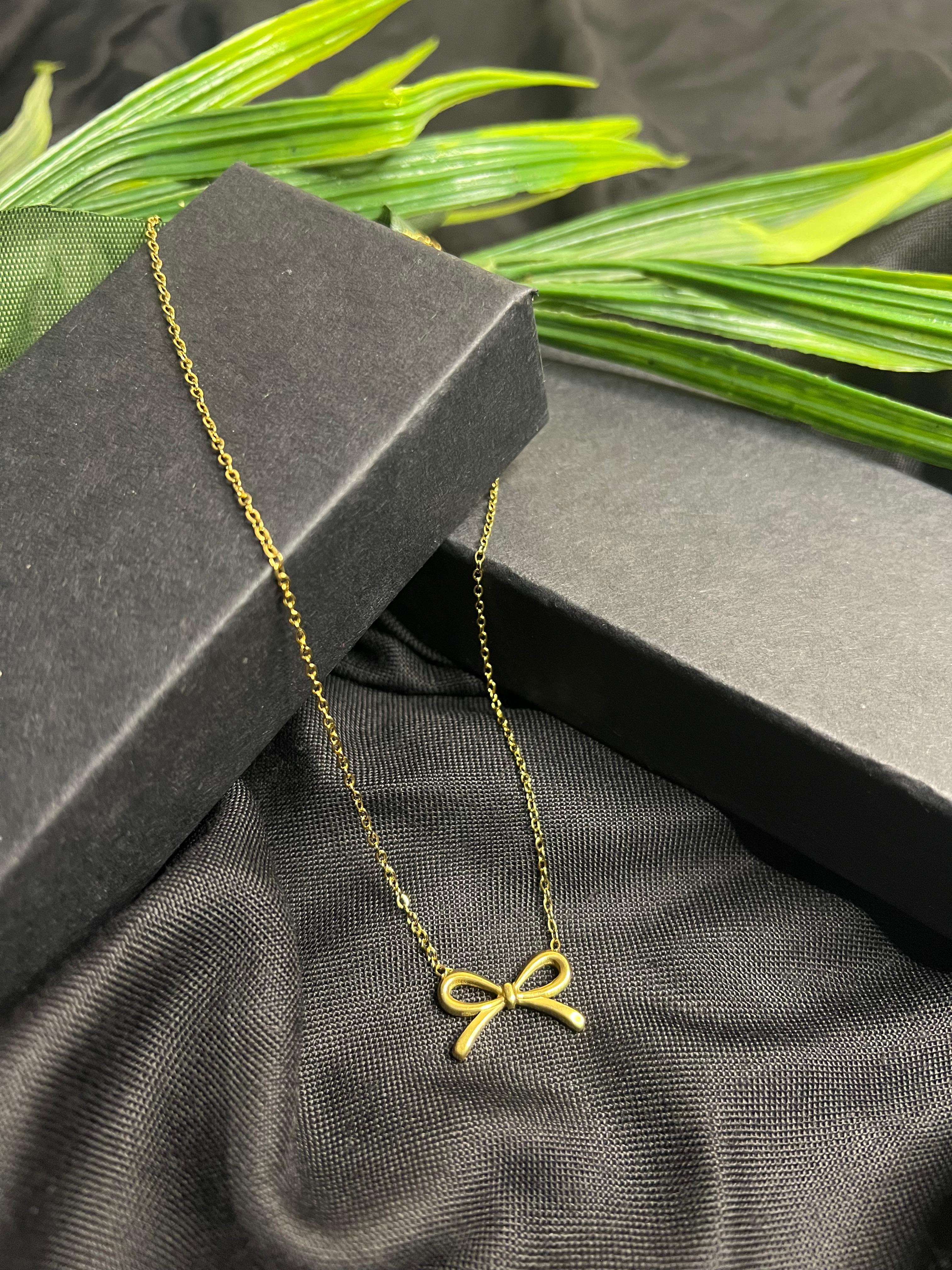 ELEGANT GOLDEN PENDANT
