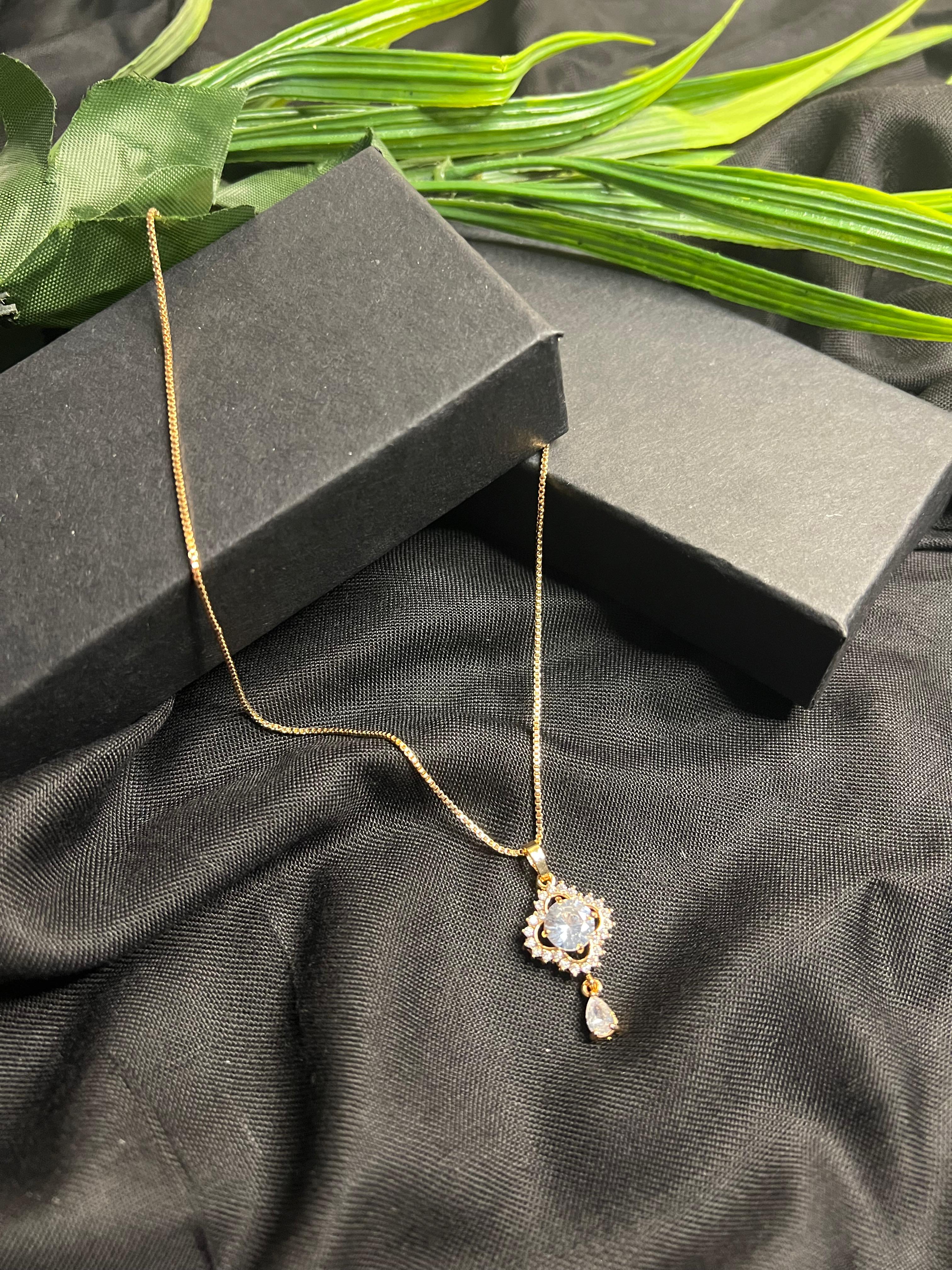 ELEGANT WHITE FLOWER PENDANT
