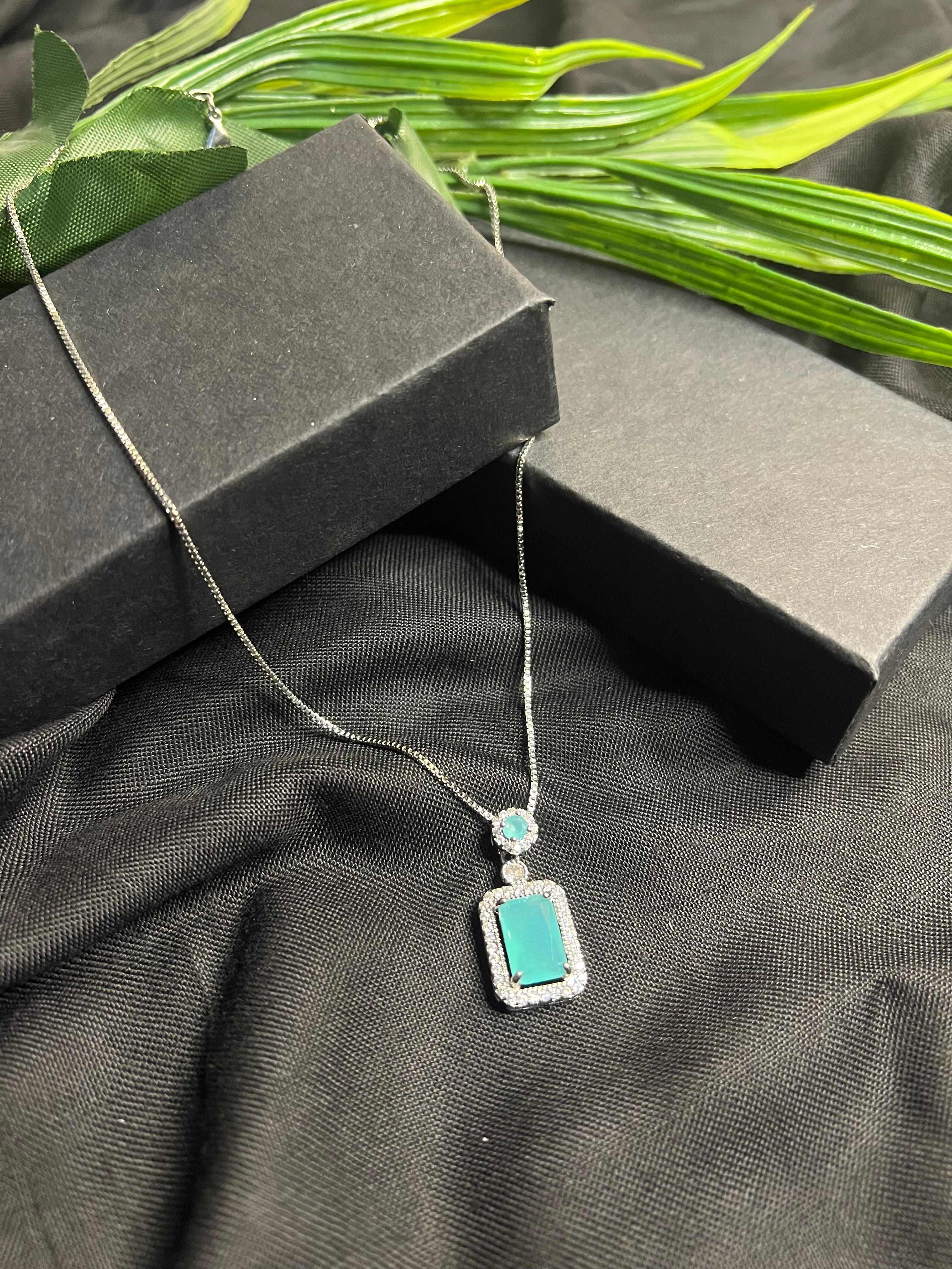 ELEGANT SKY PENDANT