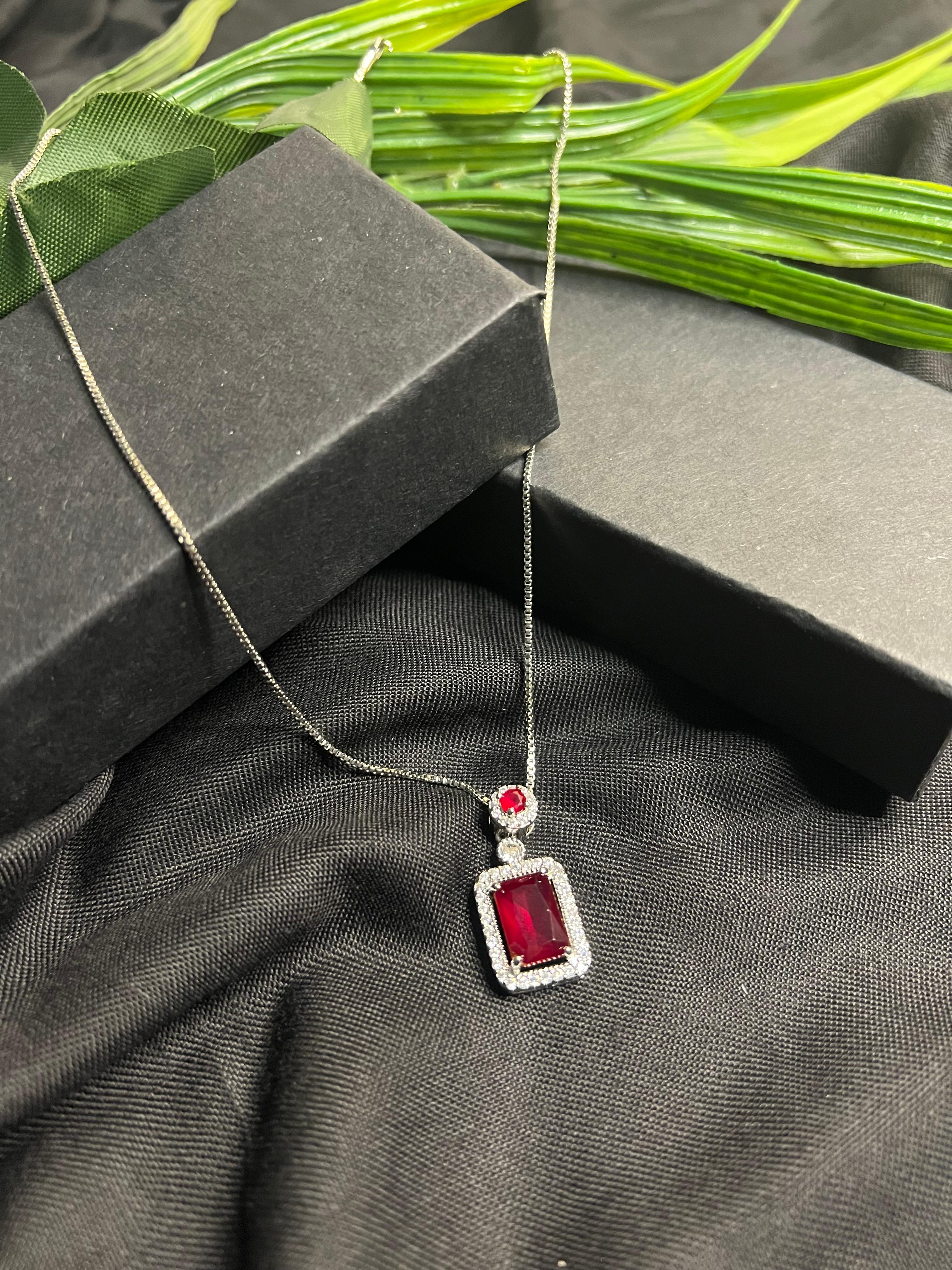 ELEGANT RED STONE PENDANT