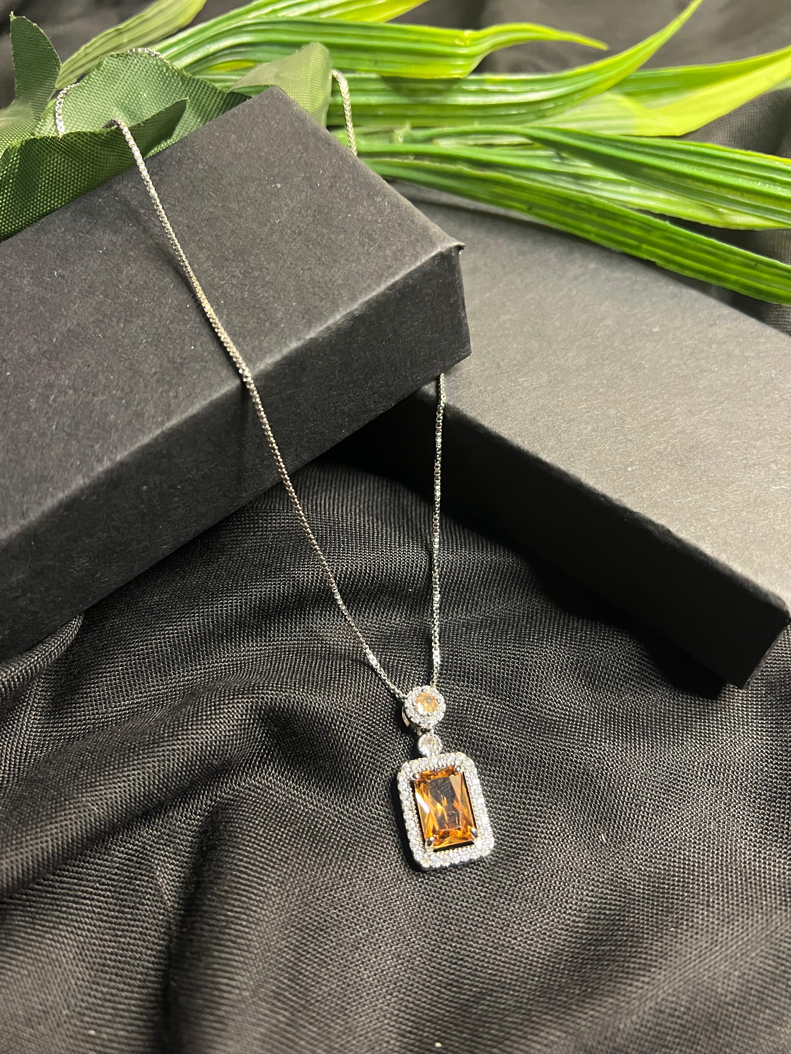 ELEGANT BROWN STONE PENDANT