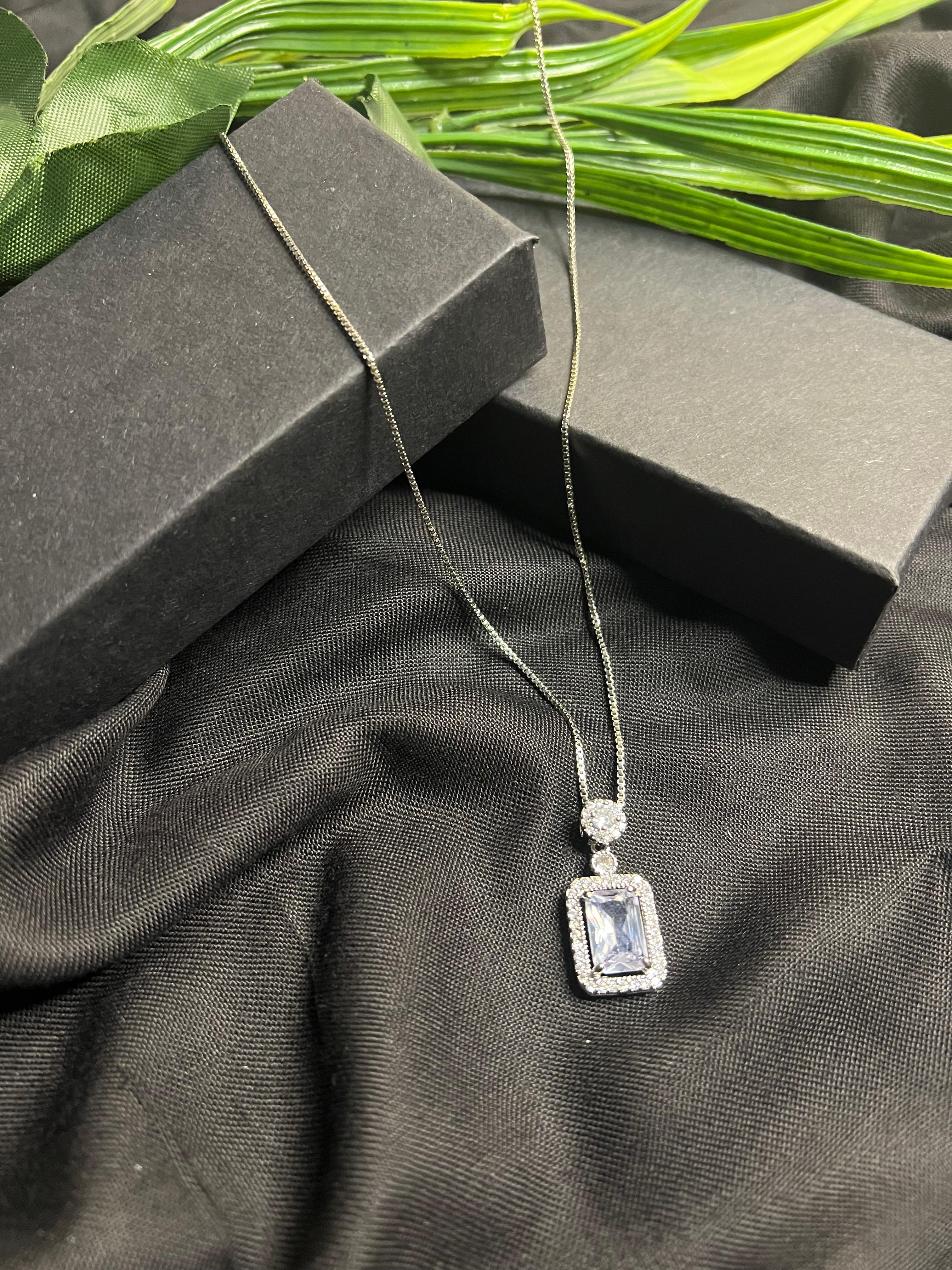 ELEGANT WHITE STONE PENDANT