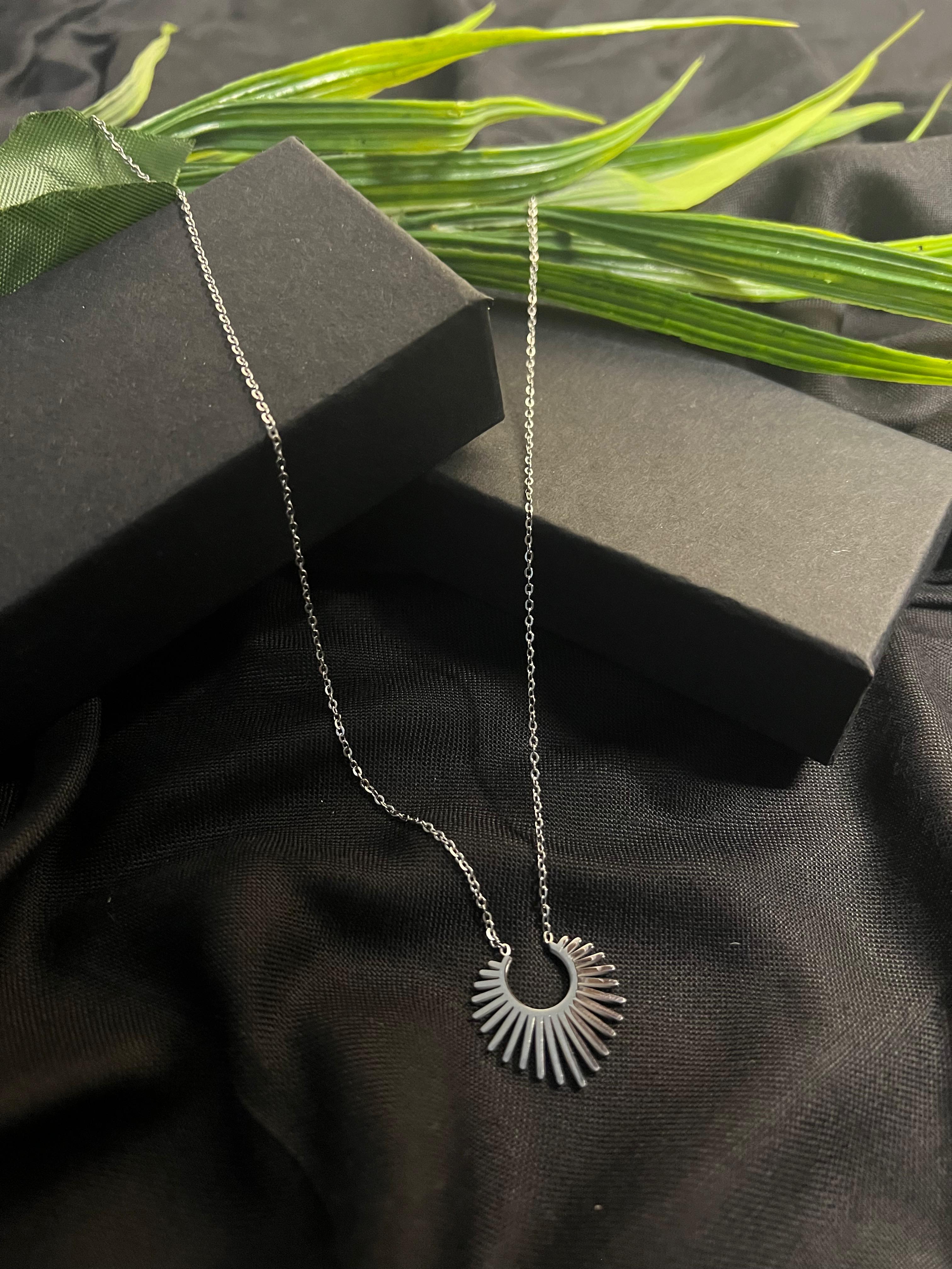 ELEGANT WHITE PENDANT