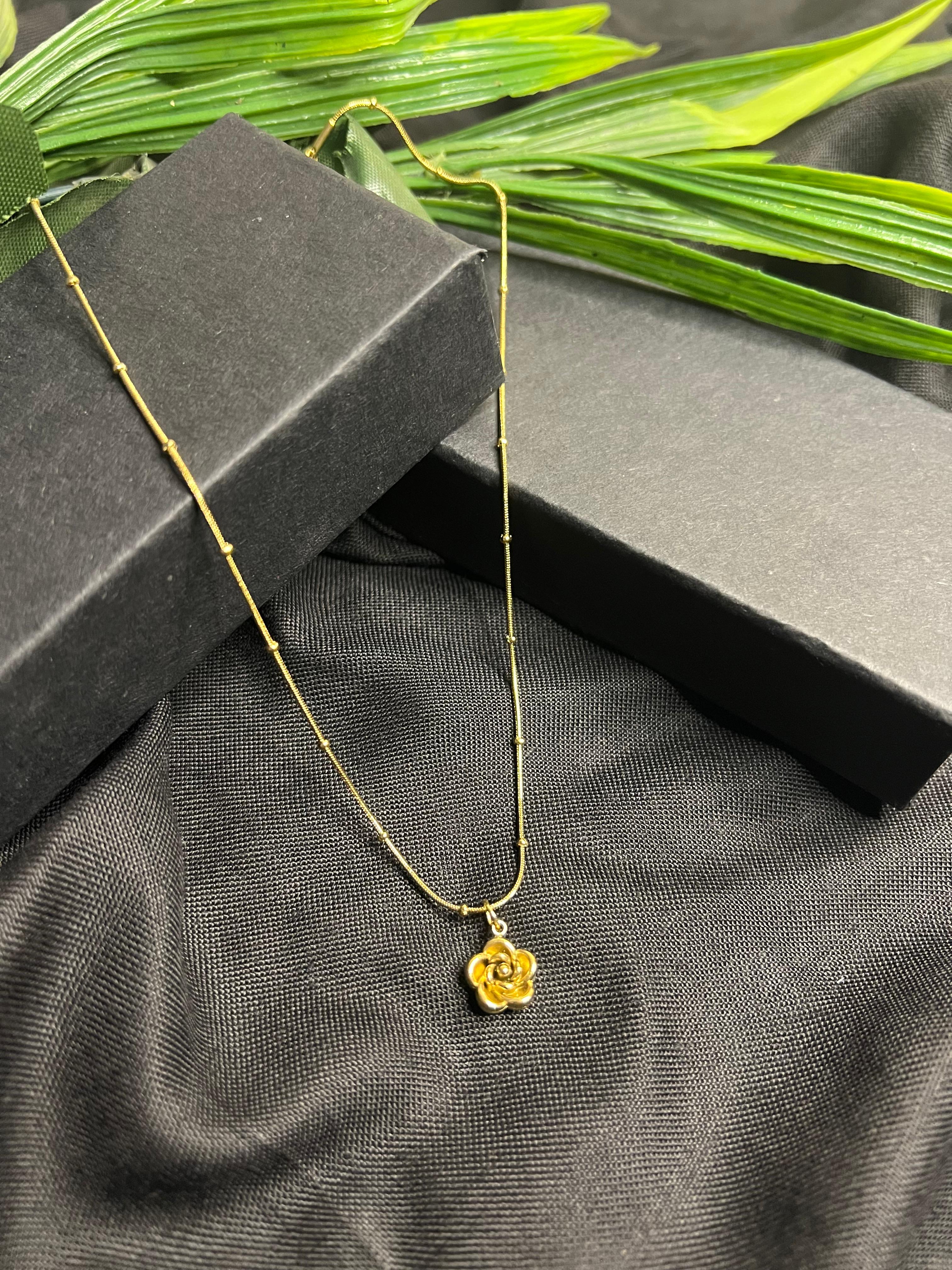 ELEGANT KUNDAN PENDANT