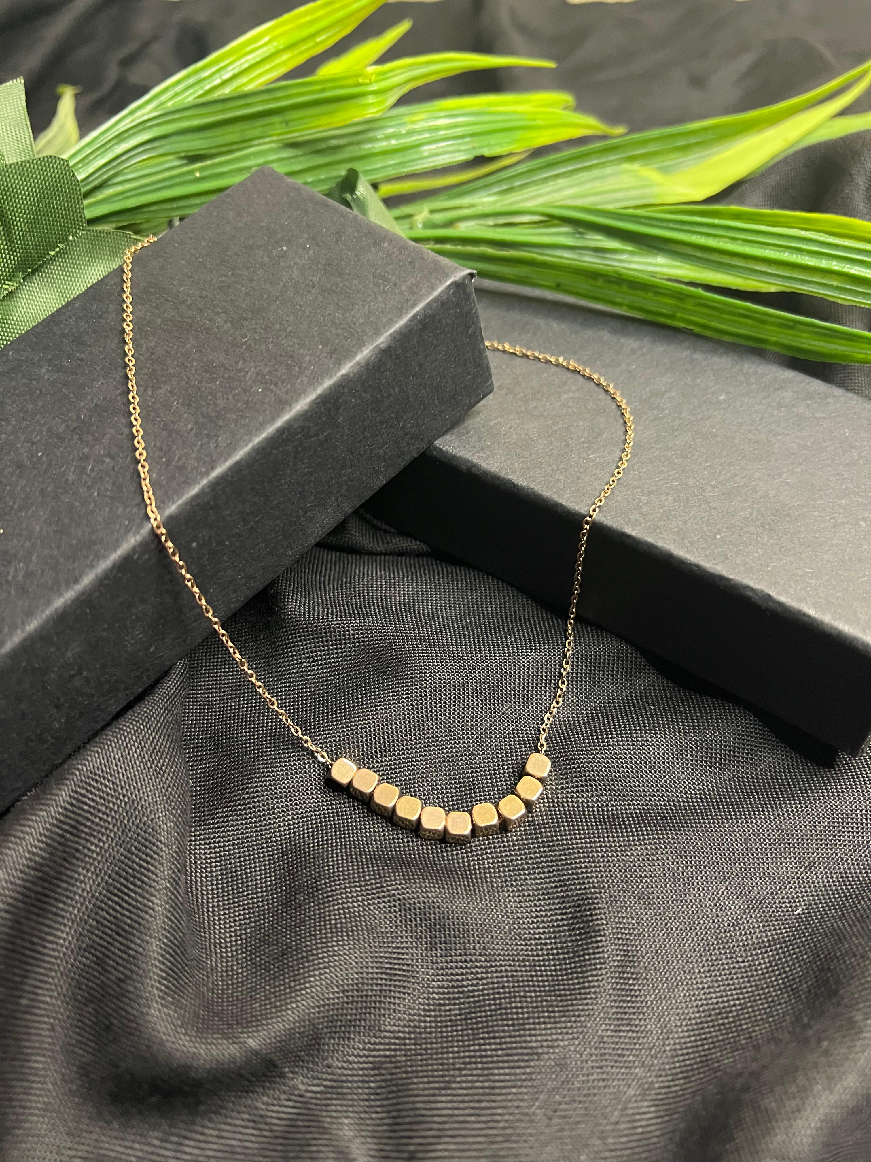 ELEGANT GOLDEN PENDANT