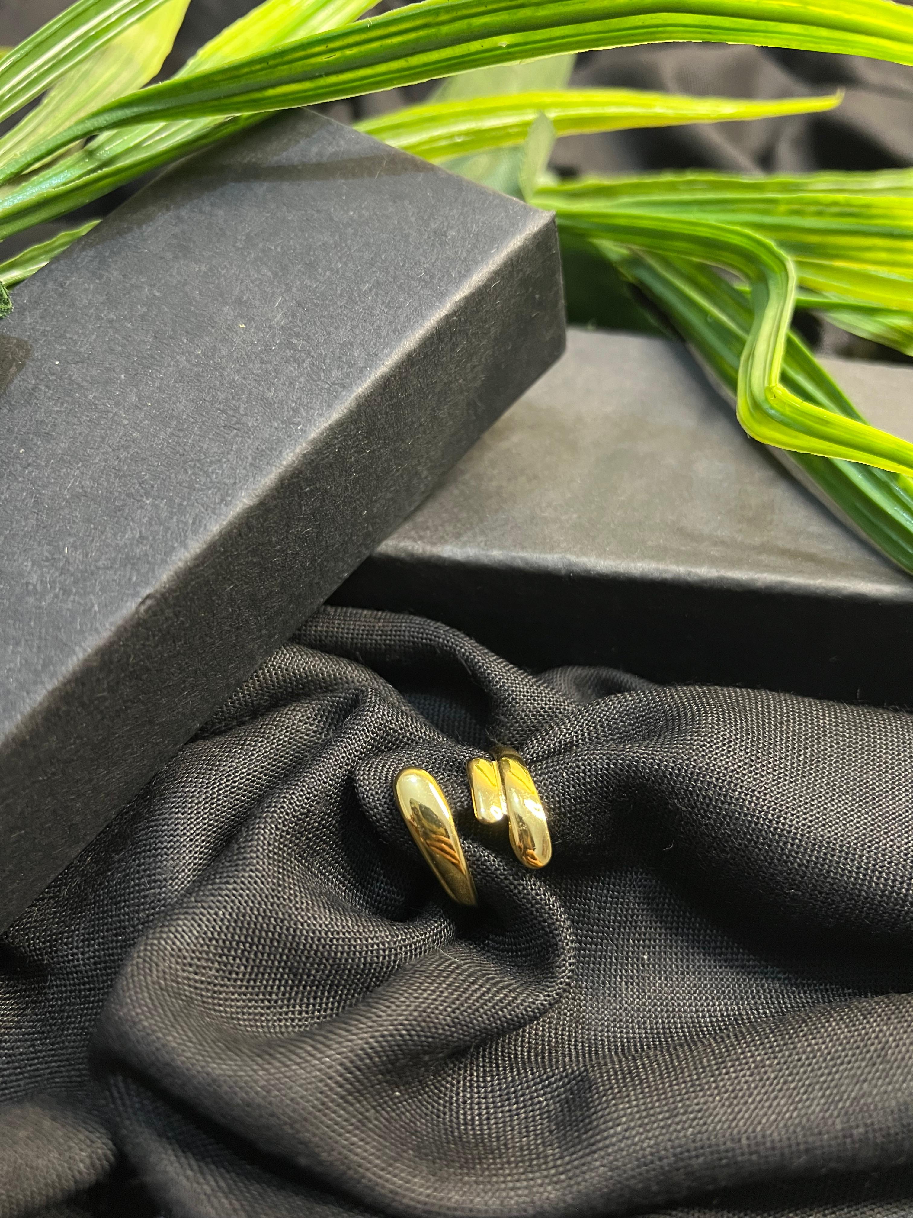 ELEGENT GOLDEN RING
