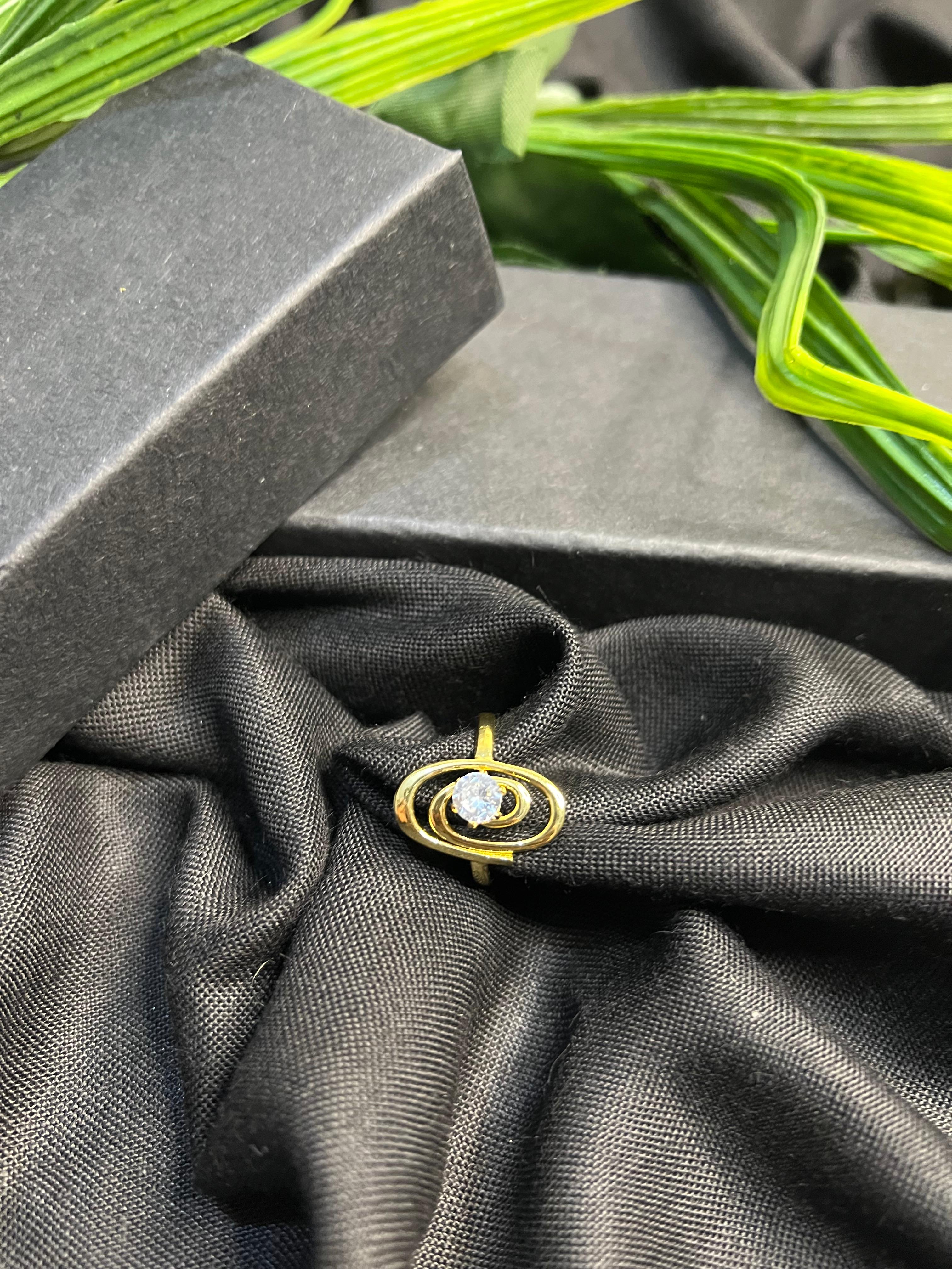 ELEGANT GOLDEN RING