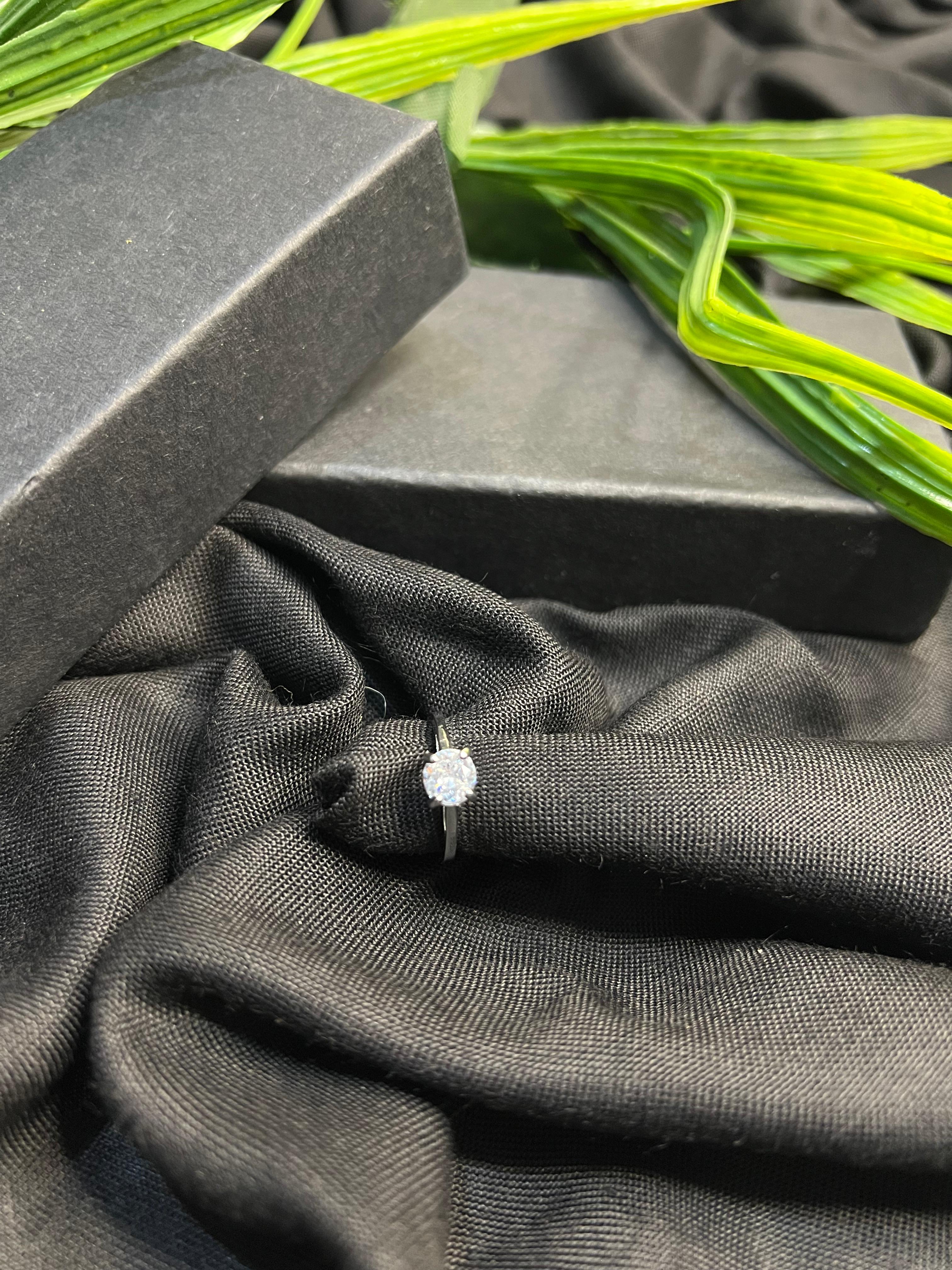 ELEGANT DIAMOND RING