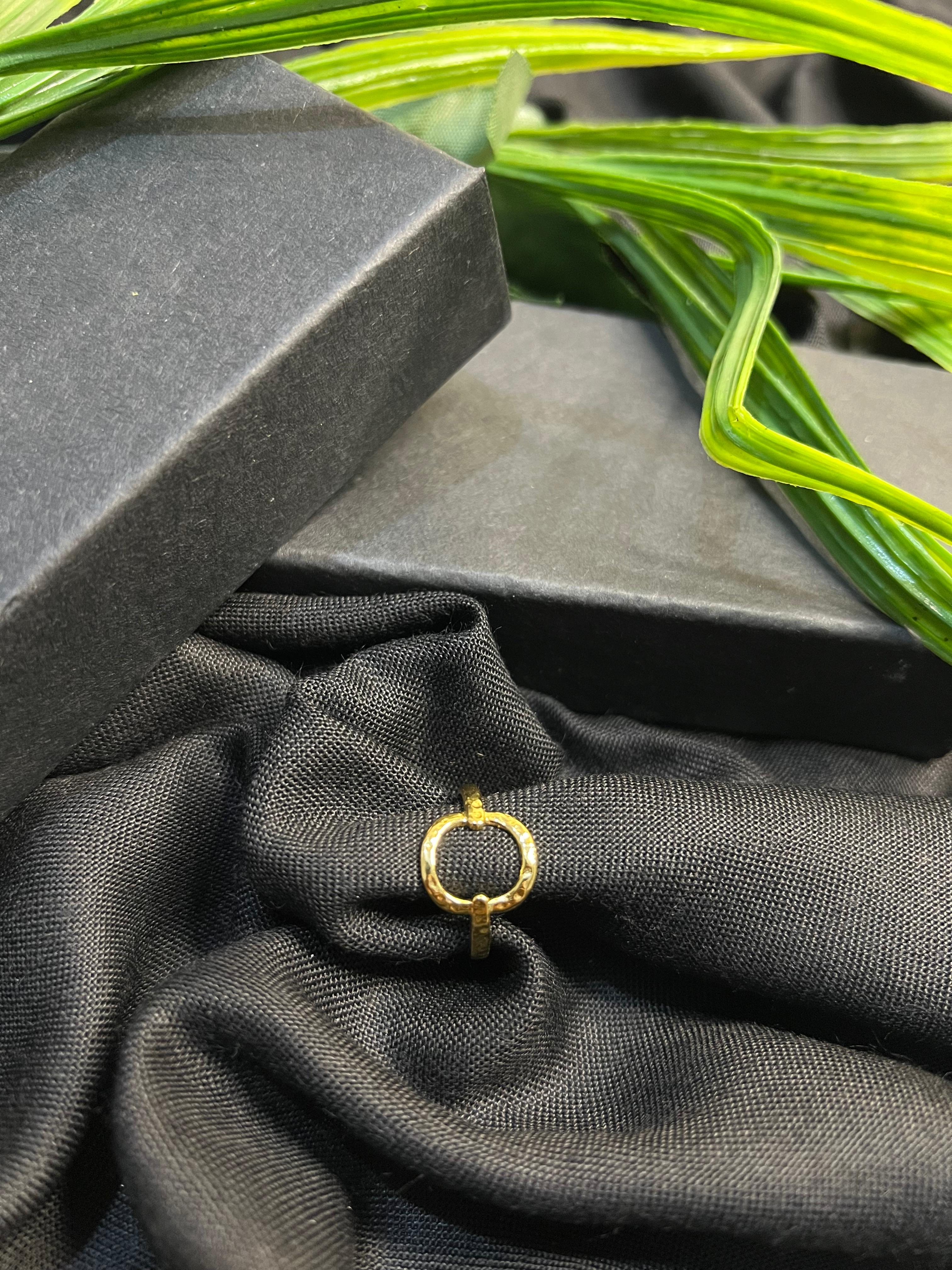 ELEGANT GOLDEN CIRCLE RING