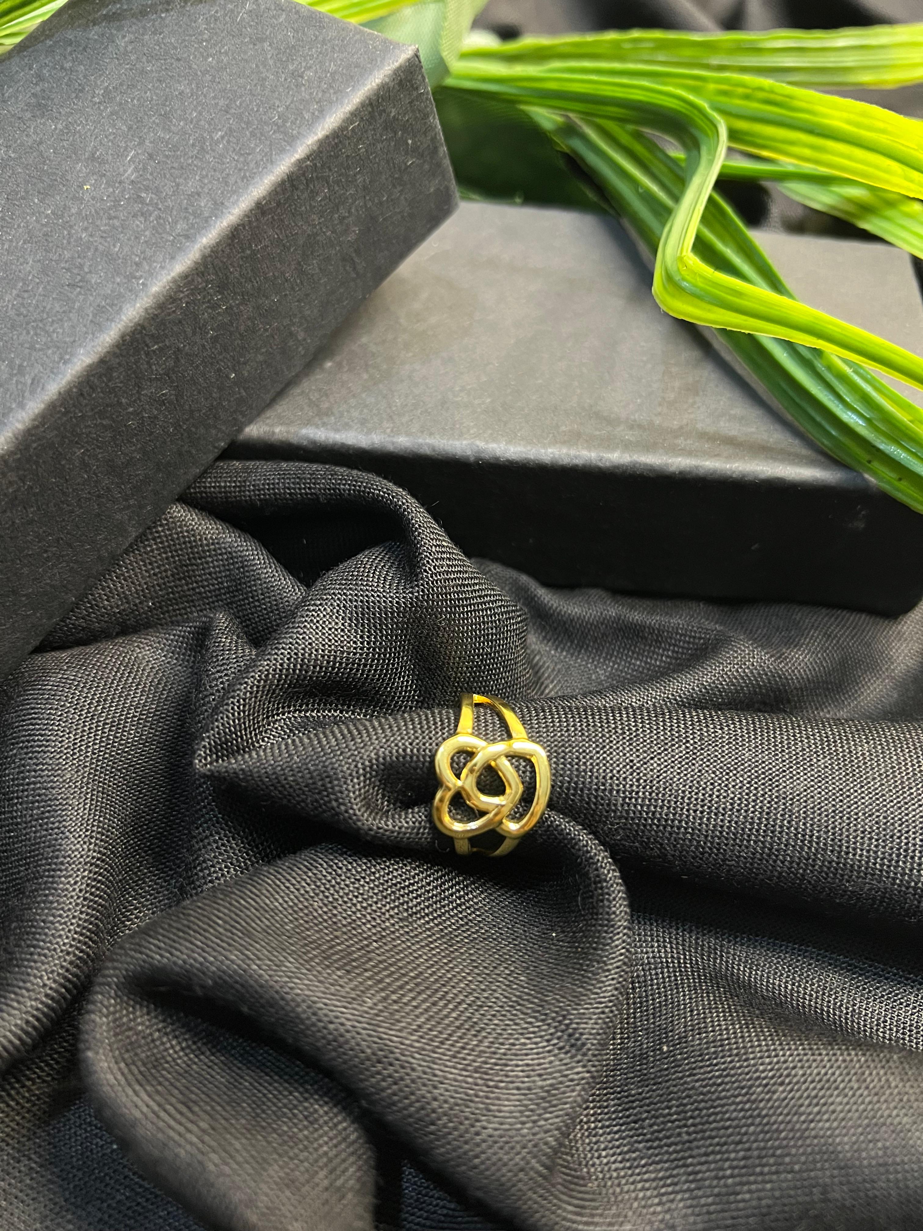 ELEGANT GOLDEN RING